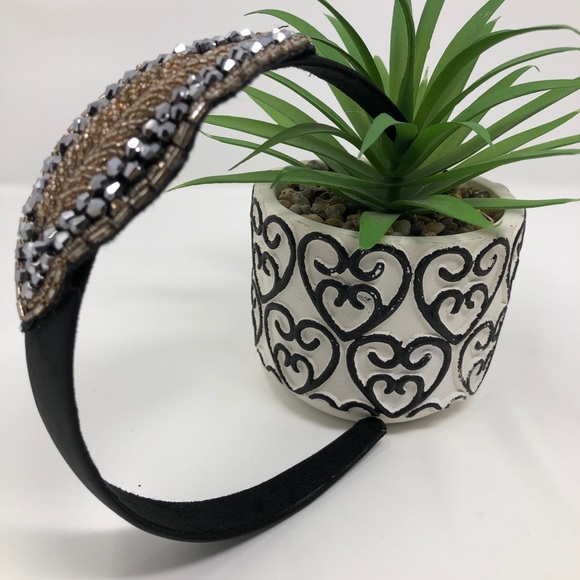 Fashion Accessory - Picture 2 of 4